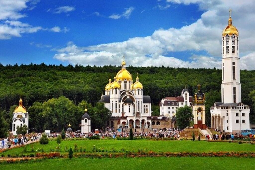 Зарваниця - Марійський духовний центр